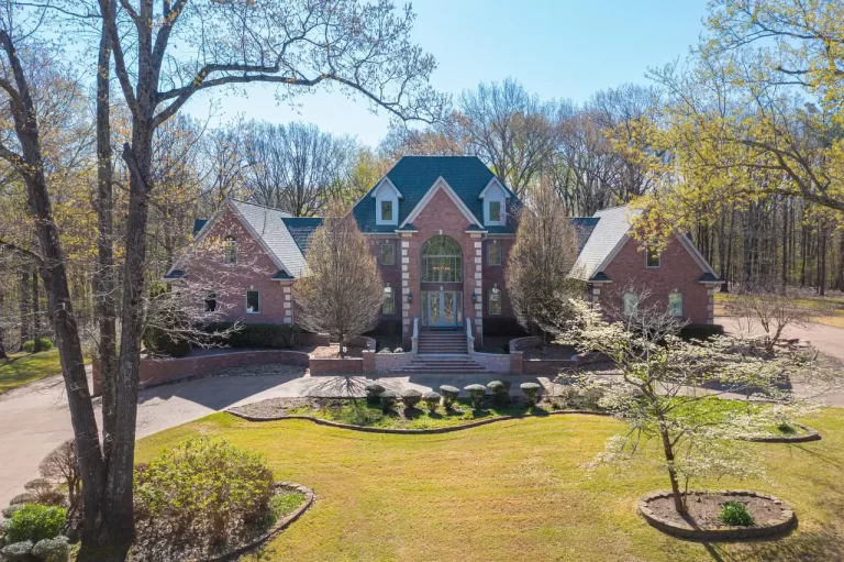 8562 Windolyn Cir