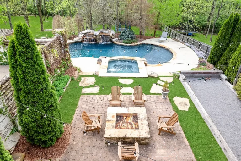 4017 Sunnybrook Dr, Nashville, TN 37205, United States.