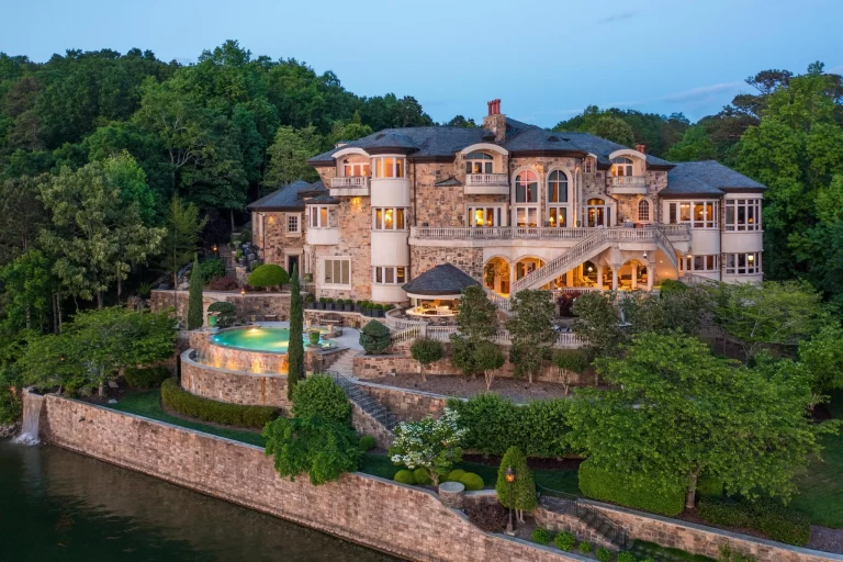 6500 Solitude Dr