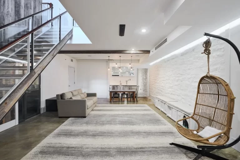 214 W 17th St Apt 1A, New York, NY, 10011, United States.